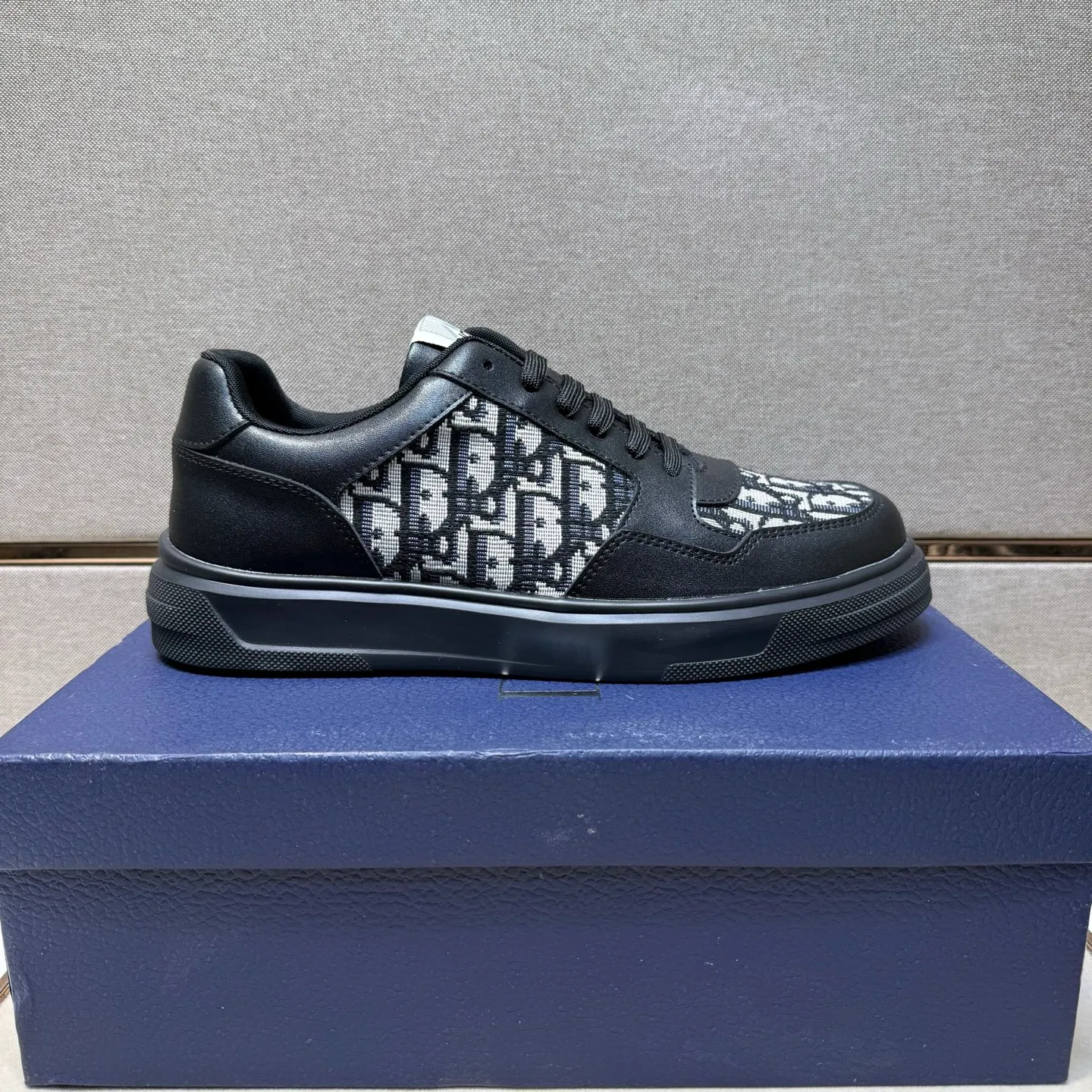 ⬛️Men's shoes 💰p400 [Dior~] Men's casual shoes 2025z cabinet sales simultaneously 🔶Size: 38-44 #️⃣ 🔷2 colors🔜The upper is made of multi-material splicing➕Mesh lining, comfortable and breathable, sole: original comfortable and wear-resistant outsole, ⚠️real thing📱photographed🎬real thing is better📢📢📢